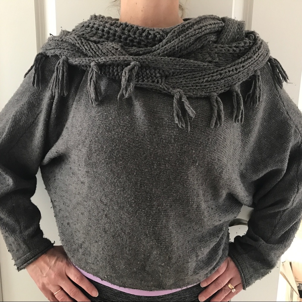 BCBG grey sweater